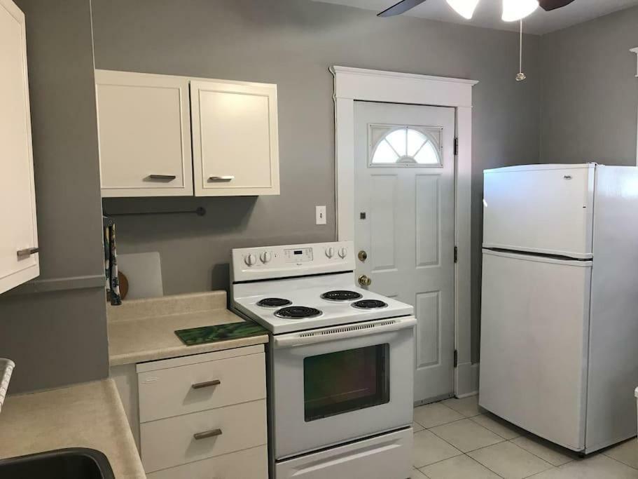 Bright, Clean, Private. In The Heart Of Downtown! Parking, Wi-Fi And Netflix Included Apartment Ottawa Exterior photo